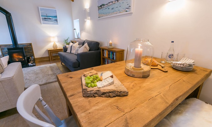 Llanfaethlu Apartamento | Daisy Moo - sleeps 6 guests in 3 bedrooms
