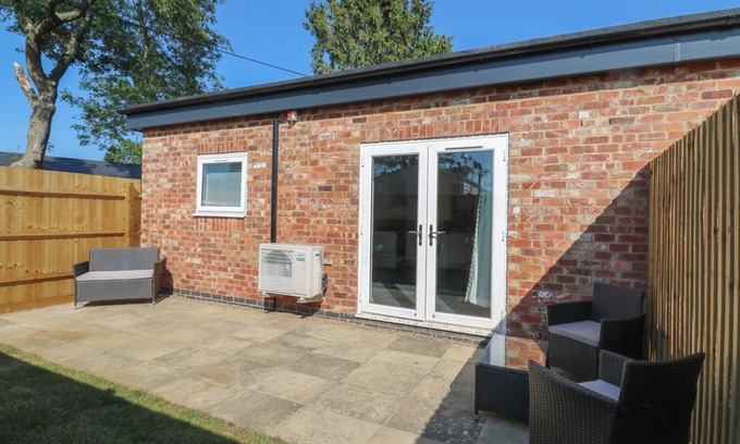 Earls Barton Cabaña | DAISY, pet friendly, character holiday cottage in Northampton