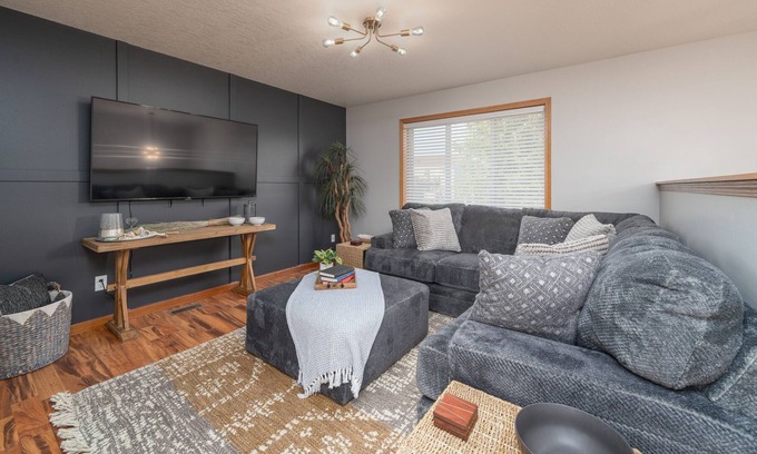 Buffalo Ridge Casa | Dakota Cozy - Beatiful 9 Person Westside Home