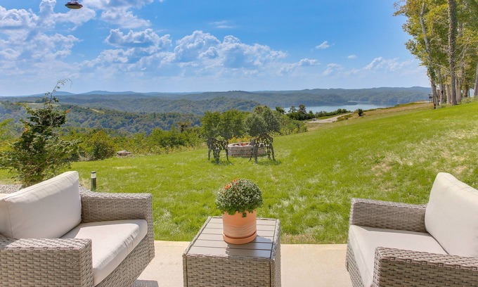 Hilham Apartamento | ‘Dale Hollow Sunset Studio’ w/ Incredible Views!