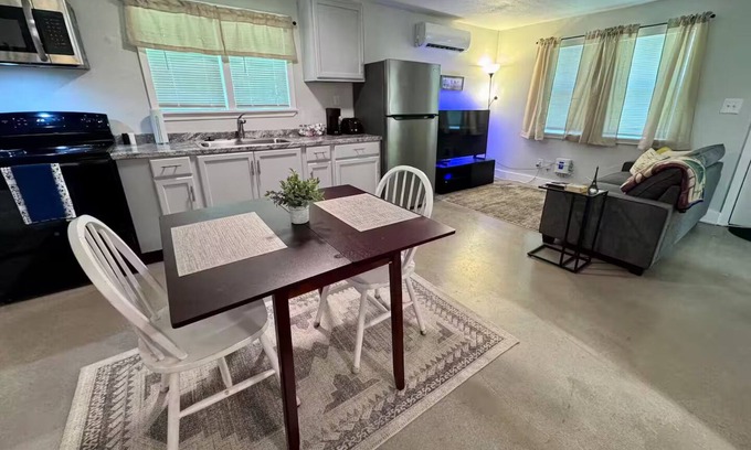 Oak Cliff Apartamento | Dallas - Bishop Arts Guest Studio - Pet Friendly!