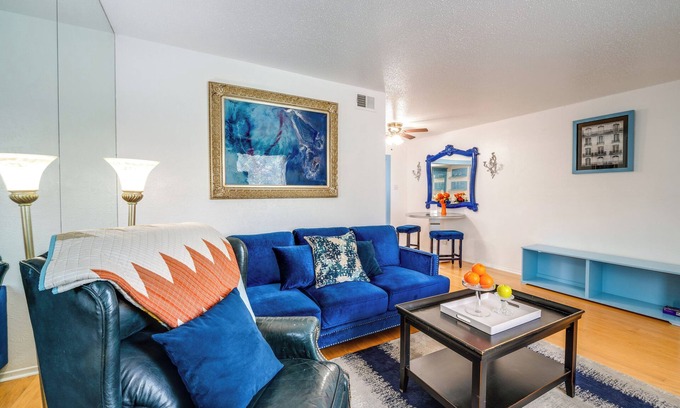 Knox - Henderson Condominio | Dallas Vacation Rental Condo w/ Community Pool!