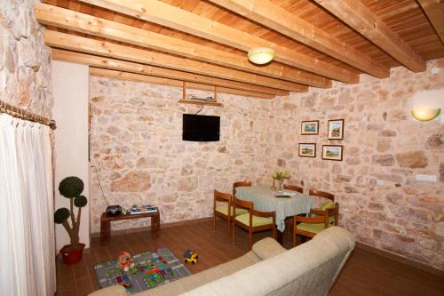 Krapanj Casa | Dalmatian Stone House