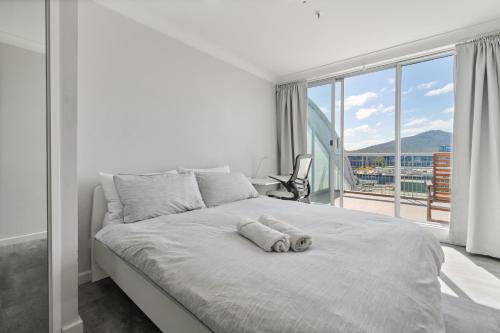 City East Apartamento | Dana-Ensuite in Central Shared Duplex Apartment