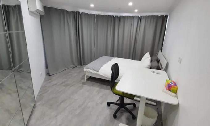 City East Apartamento | Dana-Spacious Private Room in Shared 2-Bedroom Apartment-2