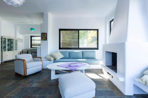 Vouliagmeni Apartamento | Danae's Art