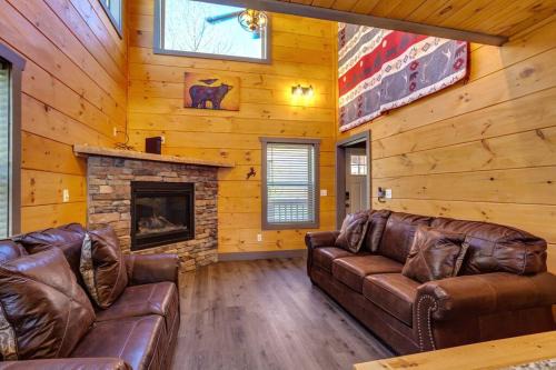 Sevierville Casa | Dancing Bear Cabin- Relax & Enjoy!