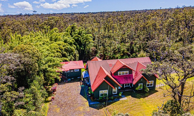 Royal Hawaiian Estates Casa | Dancing Volcano Estate - sleeps 8 Near Hawaii Volcanoes National Park