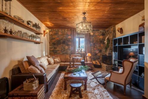 Aghios Athanasios Chalet De Esquí | Dandy Villas Palios Agios Athanasios - Rustic - Fireplace - Village Square