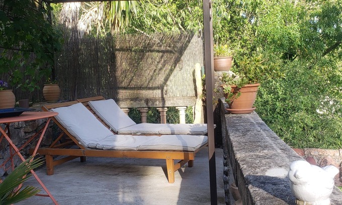 Auribeau-sur-Siagne Cama Y Desayuno | Dans une Maison en Pierres au Milieu des Mimosas,