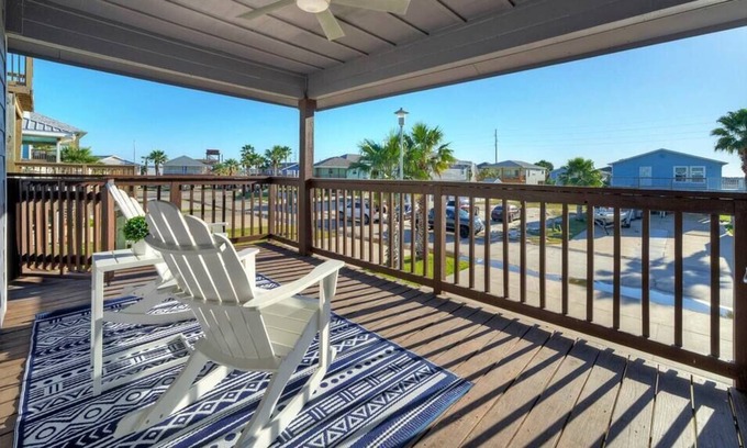 Leeward Sands Casa | Dapper Dolphin-Yard, Sunset View, Near City Pool