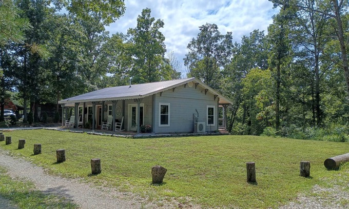 Stanton Cabina | Dappled Grey Cabin with hot tub at Red River Gorge