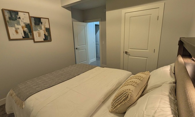 Cranston Casa | DaraJay Cozy Home