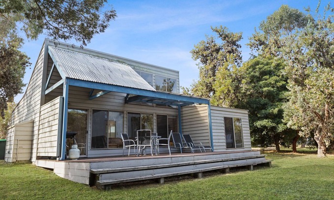 Forge Creek Casa | Dargo - Waterfront Retreat: Secluded lodges perfect for nature lovers