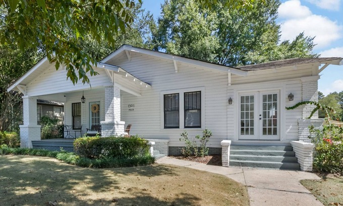 Northport Casa | Darling on Main Beautifully Renovated Historic Home 2 Miles from UA Campus!