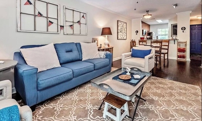Oxford Condominio | Darling Townhouse Walking distance to the Stadiums and THE GROVE!!!