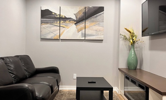 Bowmanville Apartamento | Darlington’s basement suite!