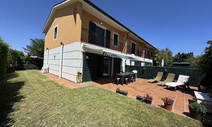 Mas Pinell Chalet De Esquí | Daró 3D 49 - moderno, piscina, esquinera, a 250m de la playa