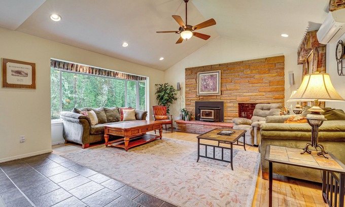 Darrington Casa | Darrington Home on River w/ Mountain Views