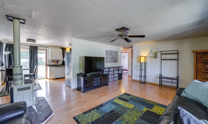 Darrington Casa | Darrington Rental w/ Private Yard & Mountain Views