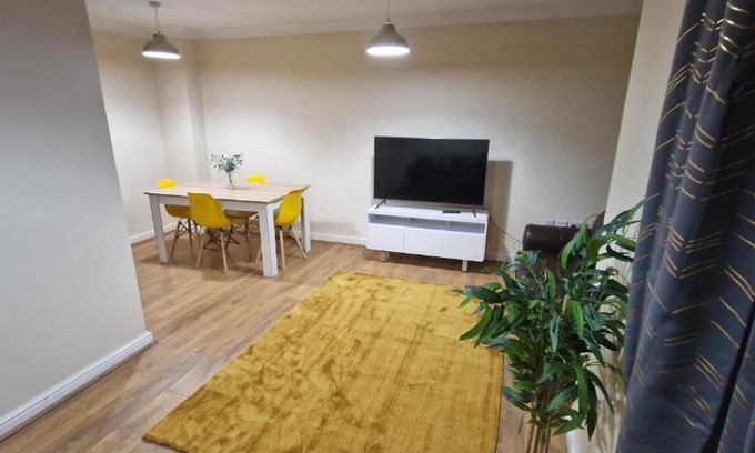 Dartford Apartamento | Dartford Cosy and Spacious 3BR 4 beds house Netflix and Sport Channels