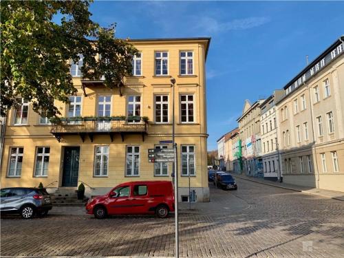 Schwerin Apartamento | Das Ferienapartment Alexandrine direkt am Pfaffenteich mit eigenem Parkplatz