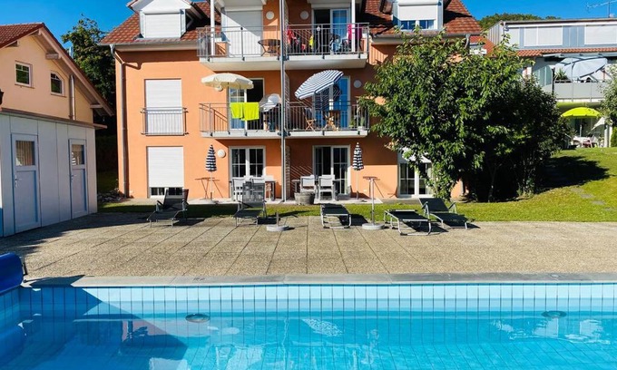 Ludwigshafen Apartamento | Das Schneckenhaus - Ferienwohnung mit Pool & Seeblick