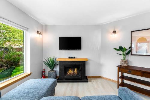 Downtown Leavenworth Apartamento | Dasha's alpine retreat at Icicle Village with pool and hot tub