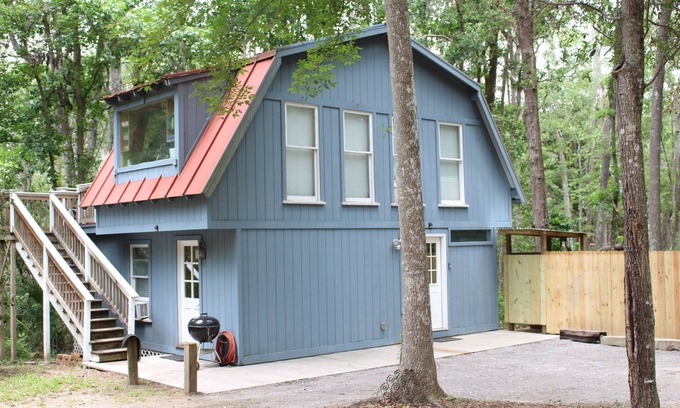 Daufuskie Island Cabaña | Distrito histórico de Daufuskie Cottage / Alquiler de carritos de golf gratuitos / Wifi gratuito / Mascotas amigables