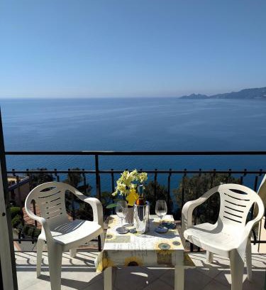 Zoagli Apartamento | DAVANTI AL MARE, FRA PORTOFINO E LE 5 TERRE - IN FRONT Of THE SEA, BETWEEN PORTOFINO AND THE 5 TERRE