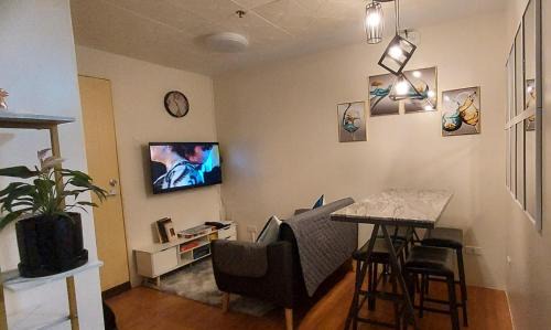 Sasa Apartamento | Davao Vacation Hub near Sasa ferry terminal with netflix,Wifi, pool access