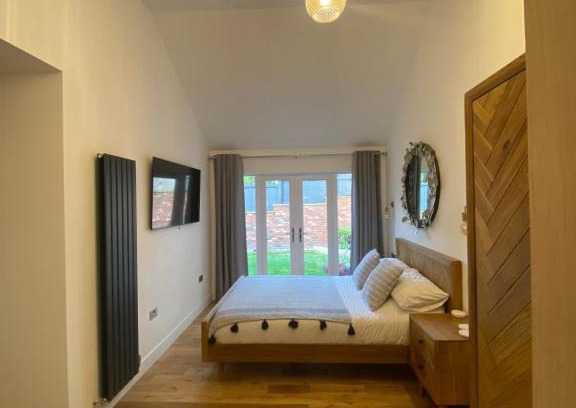 Builth Wells Casa | Dave & Kelz Deluxe king size studio room