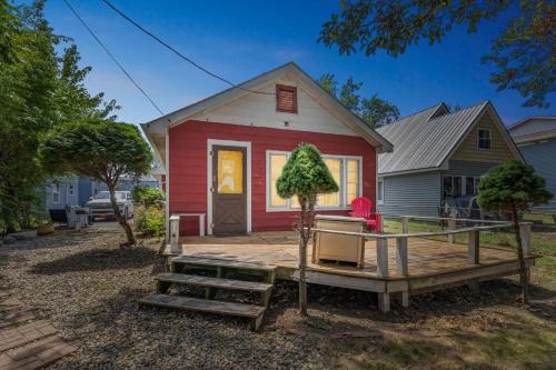 Monticello Casa | Dave's Last Resort-House on the Lake home