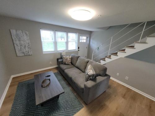Joslyn Castle Apartamento | Davenport Dwellings-Newly furnished 3bd 2ba