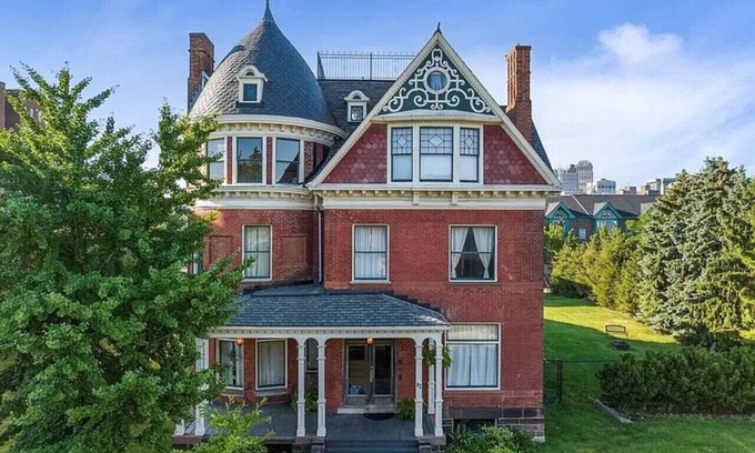 Midtown Casa | David C. Whitney Mansion