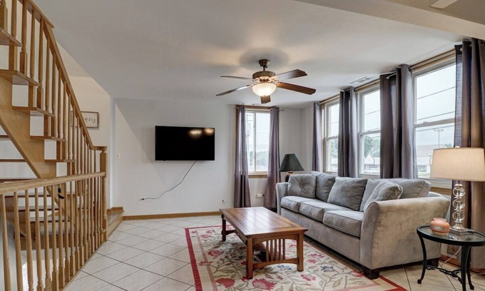 Des Plaines Apartamento | David s Vacation Escapes Getaway Sleeps 6