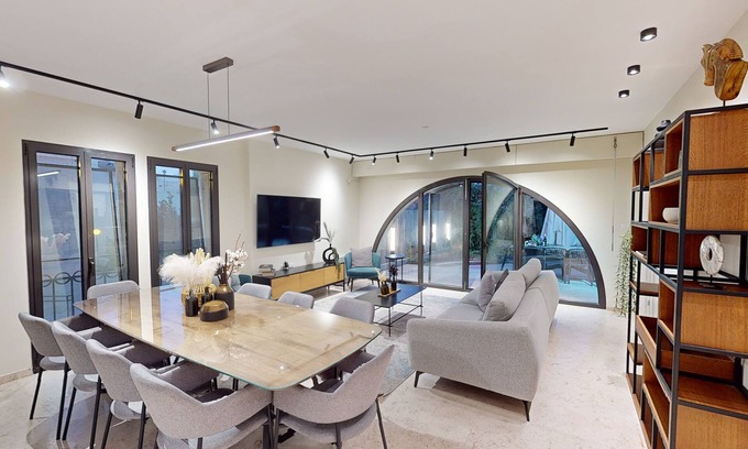 Mamilla Apartamento | David Village-4 Bdrs with Garden & Gorgeous View!