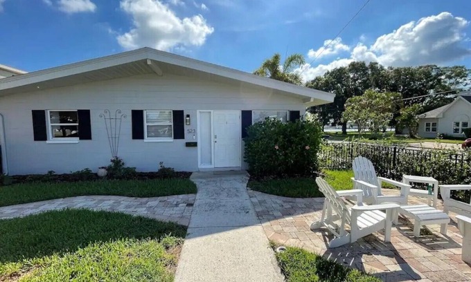 Davis Islands Apartamento | Davis Islands Duplex! Overlooking Water! Tranquil and Renovated.