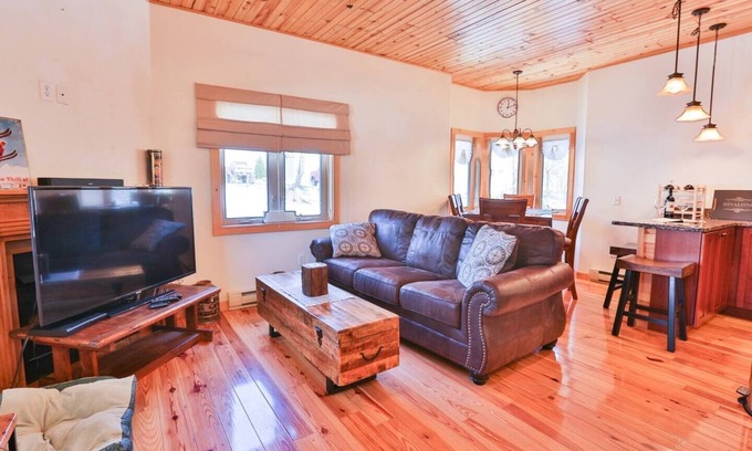 Canaan Valley Casa | Brillante 2BR 2. 5BA Townhome en Davis, WV - pasos para Stumptown Brewpub.