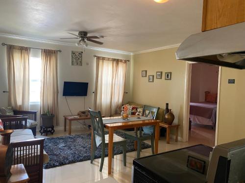 New Kingston Apartamento | Dawn’s Comfort Zone