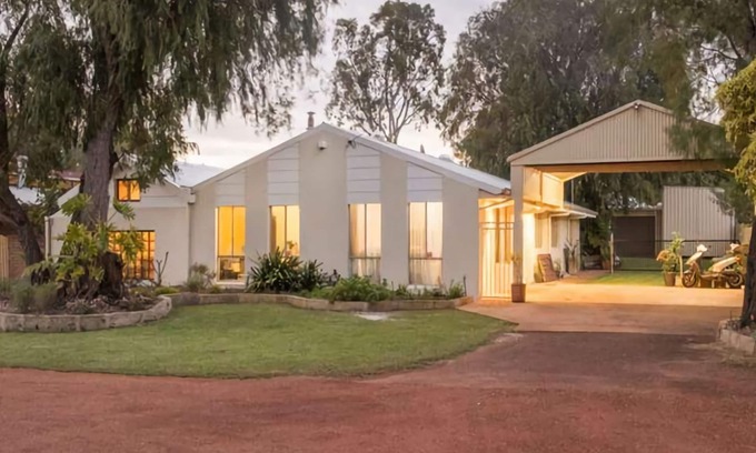 Abbey Casa | Dawson Beach Retreat-Beachside Home on Beautiful, large, landscaped lot!