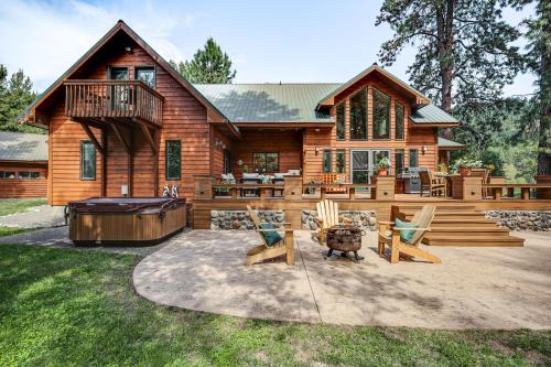 Naches Casa | Day Trip to White Pass Luxe Cabin on Naches River