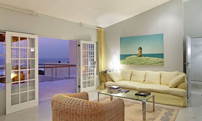 Trafalgar Casa | Days At Sea Beach Lodge