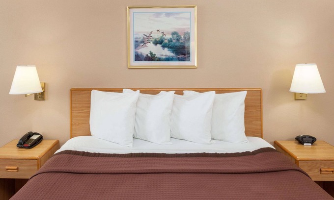 Charleston Hotel | Days Inn by Wyndham Charleston