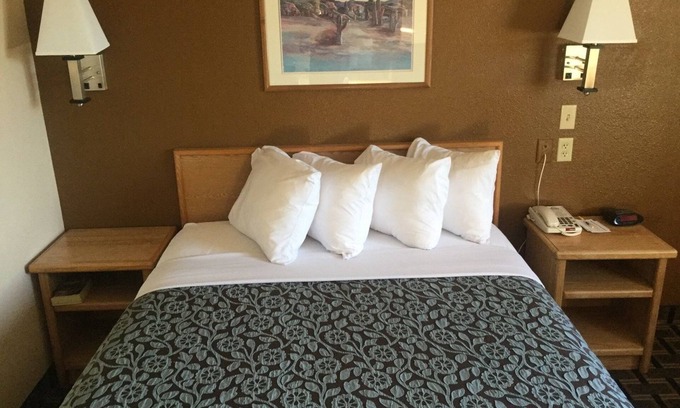 Hurricane Hotel | Days Inn by Wyndham Hurricane/Zion National Park Area