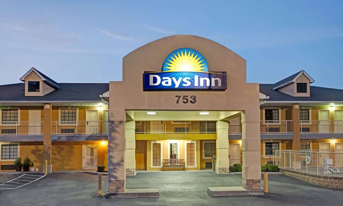 Marietta Hotel | Days Inn by Wyndham Marietta White Water
