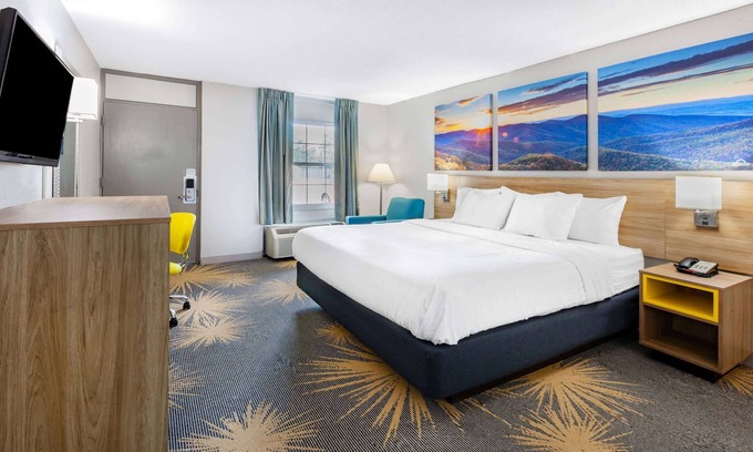 Hollins Hotel | Days Inn by Wyndham Roanoke Near I-81