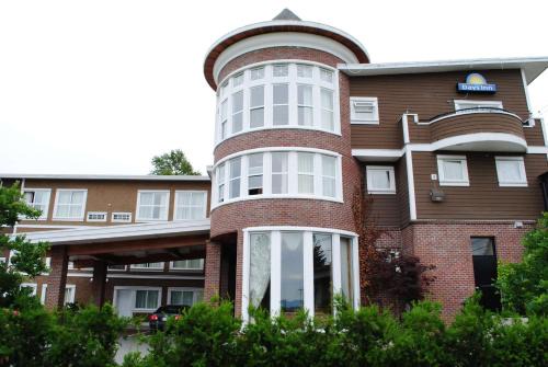 Surrey Hotel | Days Inn by Wyndham Surrey
