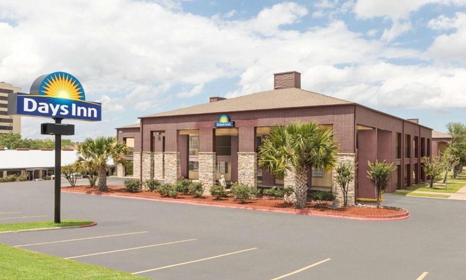 University Park Hotel | Days Inn by Wyndham College Station University Drive