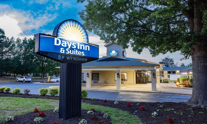 Williamsburg Hotel | Days Inn & Suites by Wyndham Williamsburg Colonial